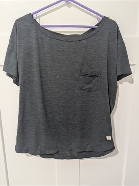Vuori Women's Charcoal Pocket Short Sleeve Tee